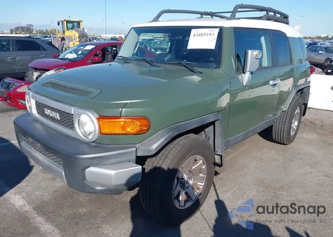 2014 Toyota Fj Cruiser z USA, uszkodzony, nr VIN JTEBU4BF2EK206577